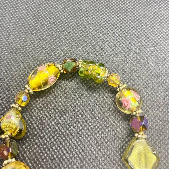 🔴 Decorated Glass Bead Stretchy Bracelet - Picture 4 of 5